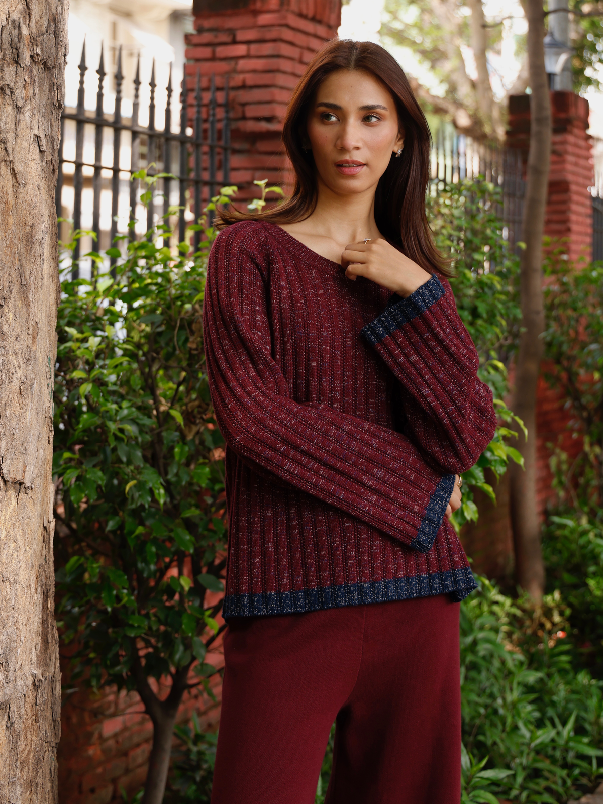 Round Neck Melange Knitted Pullover in Maroon