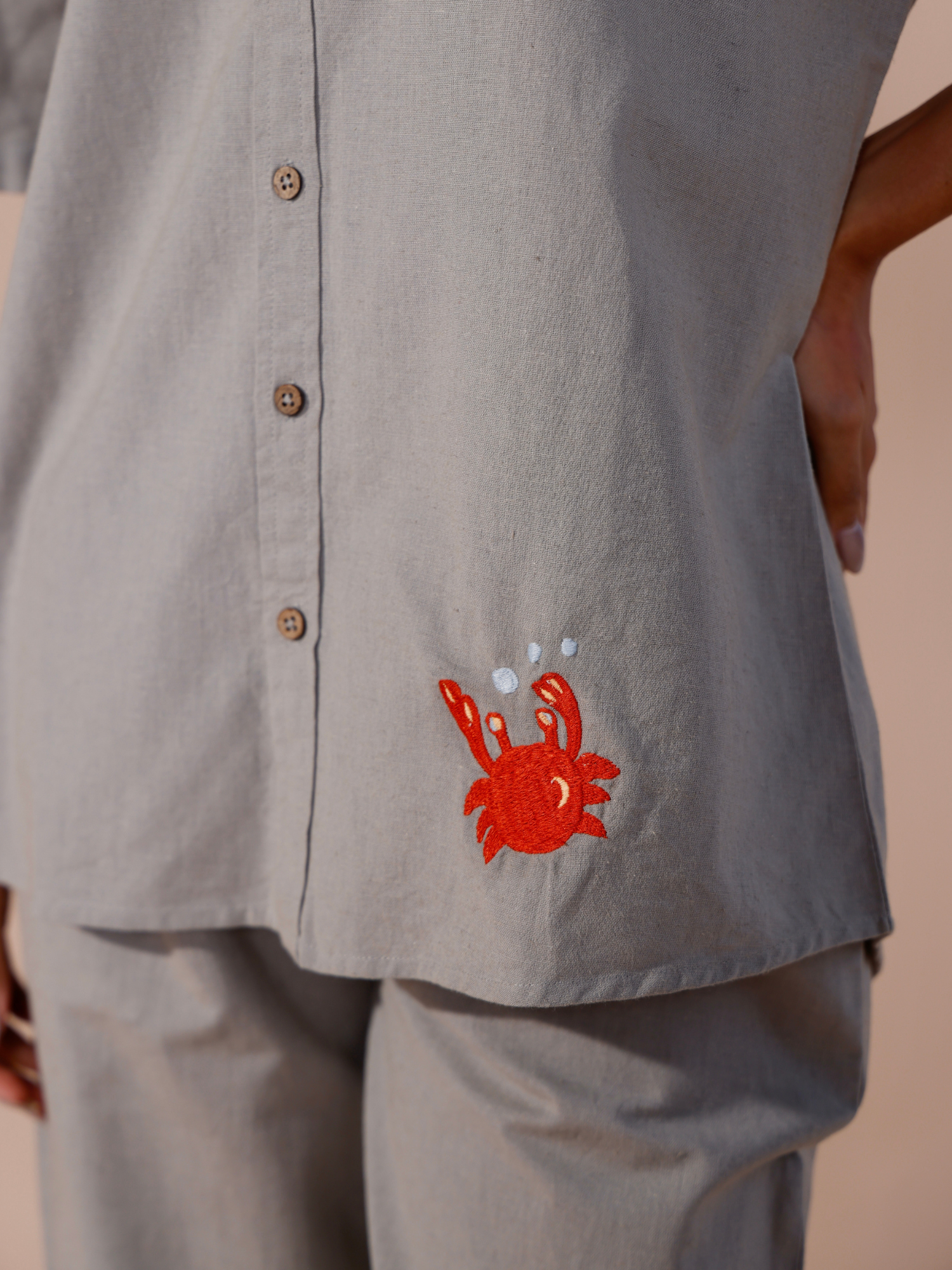 Crabby Linen Shirt in Stone Grey